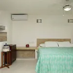 1Br Apt Downtown. Walk To The Beach And 5Th Av