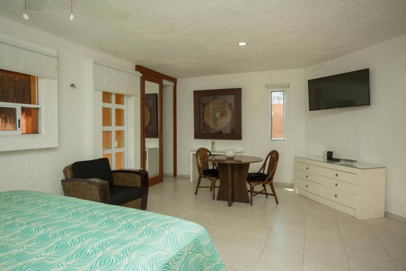 1br Downtown. Walk To The And 5th Av